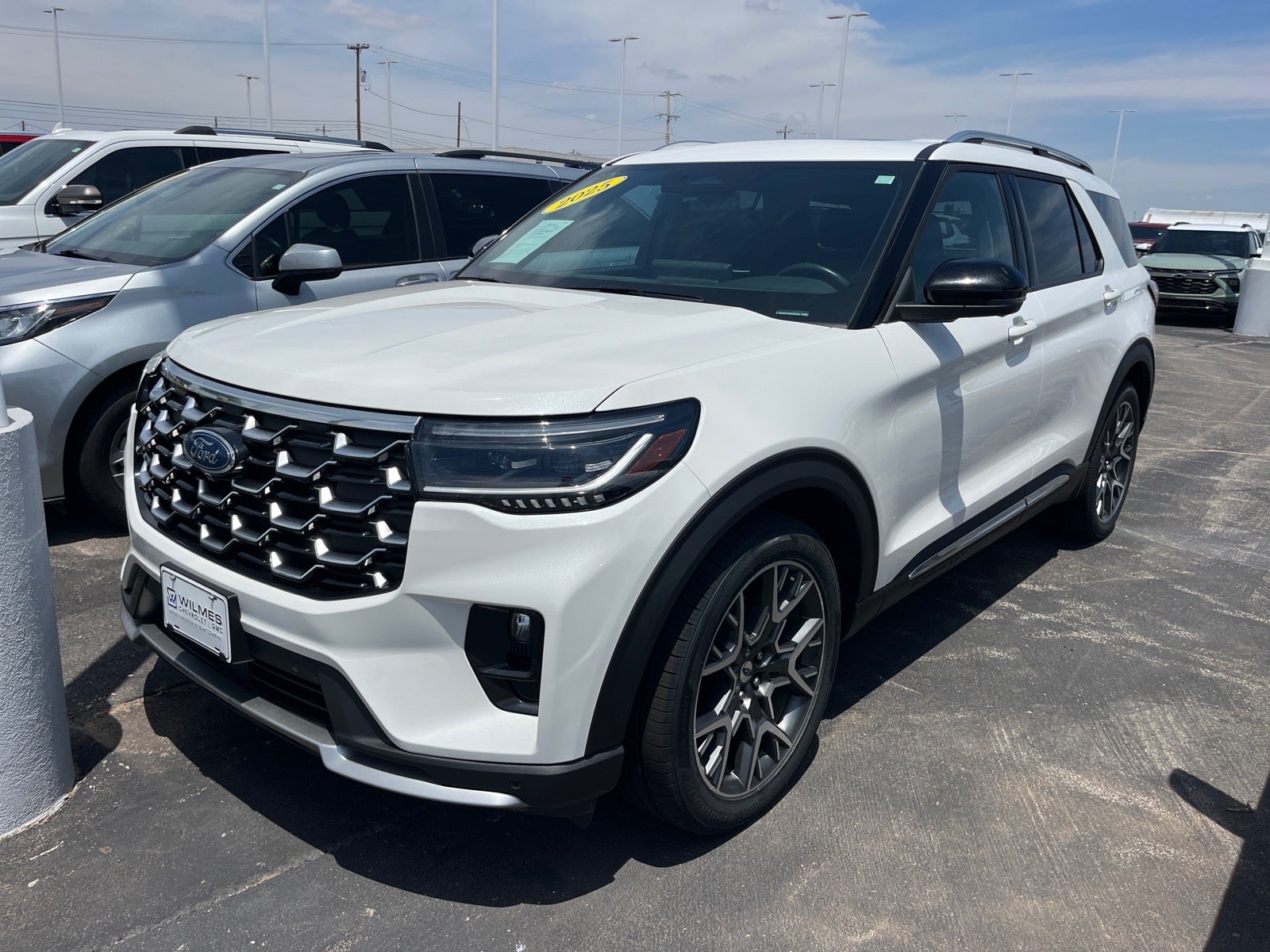 2025 Ford Explorer Platinum (PL535)'s photo