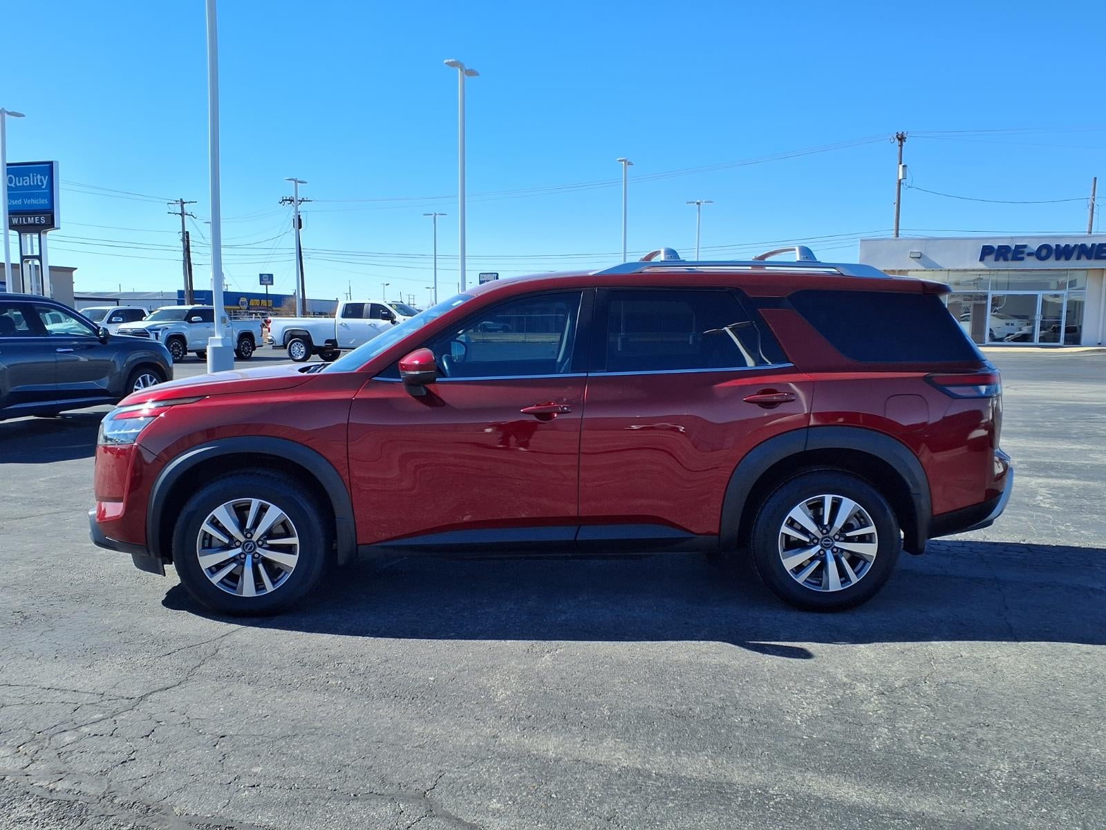 2023 Nissan Pathfinder SL