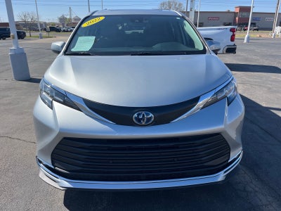 2022 Toyota Sienna XLE